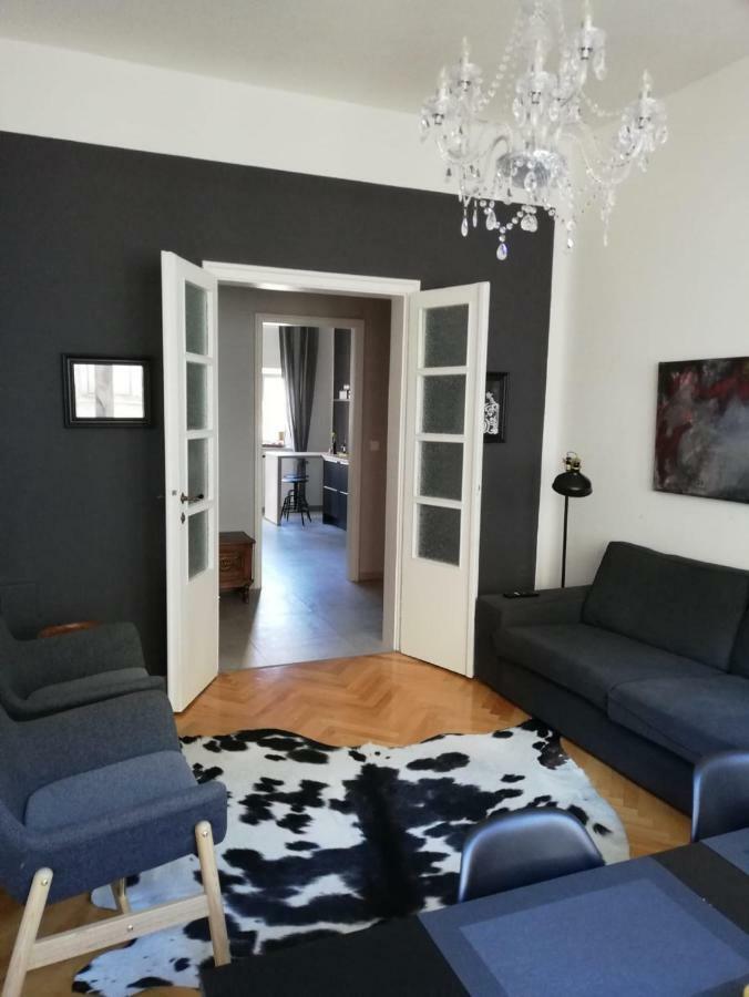 Luxury Old Town Apartment Пула Экстерьер фото